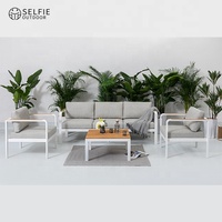 Ensemble table et chaises de banquet d'extérieur moderne en teck et aluminium, marque Selfie, pour école, salle de bain, hôtel, villa, chambre, hôpital