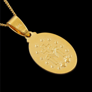 Colgante de la Virgen María Chapado en Oro de 18k, Joyería Cristiana, Medalla con Cruz, Collar con Colgante y Servicio de Grabado Gratuito - Product Image 3