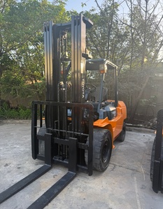 Second hand Toyot 7fd50 5 tons counterbalance lifter used H2000 diesel <b>forklift</b> great condition with triple masts - Product Image 2