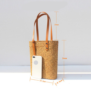 2025 bolsos de mano de paja hechos a mano al por mayor, bolso de compras de <span class=keywords><strong>Rafia</strong></span> de verano, bolsos de playa tejidos de viaje, bolsos de paja para mujer con asa de PU - Product Image 2