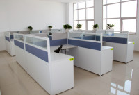 Postes de travail en L personnalisés pour 4, 6 ou 8 personnes avec cloison de séparation pour bureaux informatiques
