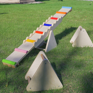 Planche d'équilibre en bois pour la maternelle, équipement d'entraînement sensoriel, jouet certifié coloré - Product Image 2