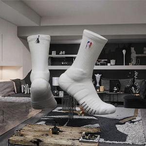 Chaussettes de sport en coton 100% en gros, épaisses, avec logo de basket-ball personnalisé, tricotées, pour la saison d'automne - Product Image 3