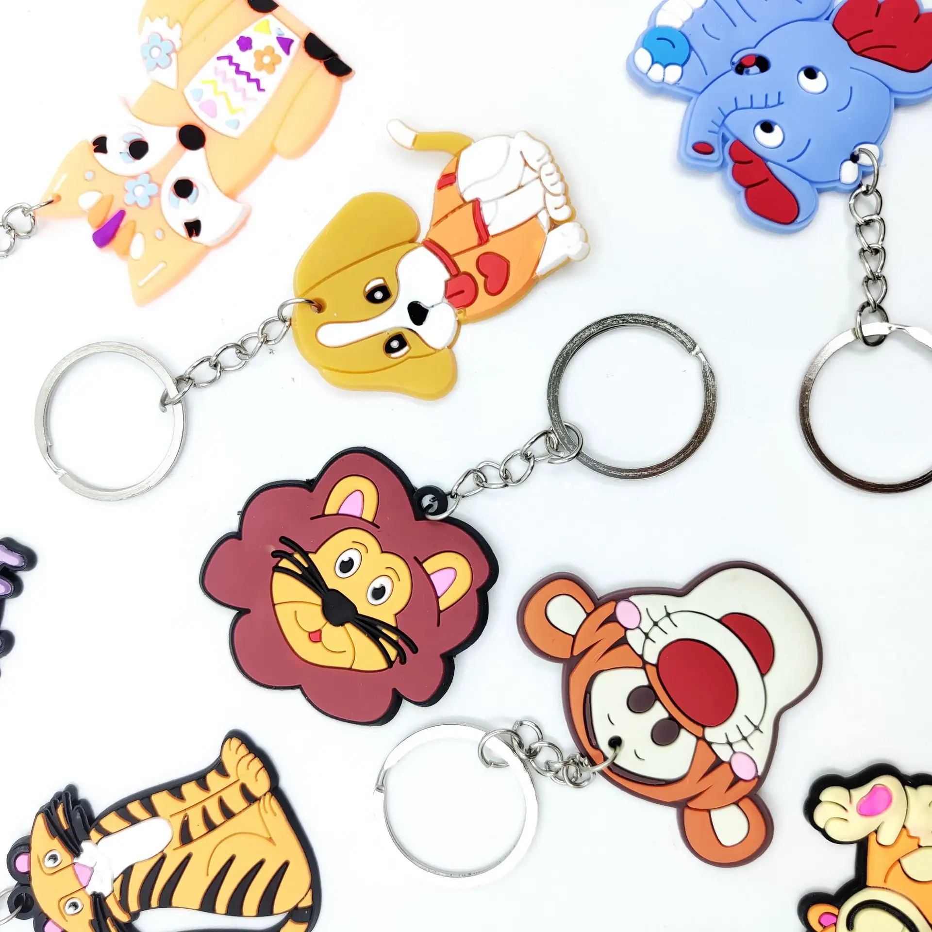 Nouveauté porte-clés en caoutchouc anime animal personnage de dessin animé porte-clés en pvc personnalisés en caoutchouc