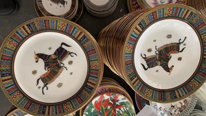 Wholesale 10 Inch Bone China <b>Ceramic</b> Dinner <b>Plates</b> Porcelain Dishes with Horse Pattern Color Enamel Technique for Presents - Product Image 4