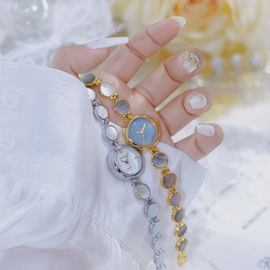 2025 nouveau rétro haut de gamme <span class=keywords><strong>Quartz</strong></span> <span class=keywords><strong>montre</strong></span> pour femmes Aurora couleur naturelle coquille verre cadran fenêtre pointeur affichage dernière mode - Product Image 6