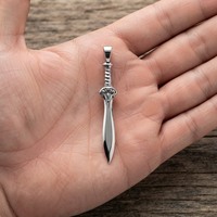 Pendentif poignard en acier inoxydable, mini-collier épée, breloque pour hommes et femmes, amulette gothique, bijou fantaisie, cadeau