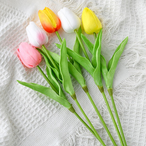 Tulipanes Artificiales Xin Xinyi de PVC Suave, Mini Flores Decorativas de Estilo Nórdico para el Hogar - Product Image 3