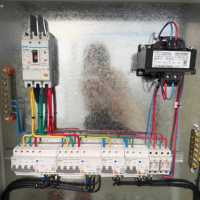 Boîte de distribution d'énergie industrielle basse tension 380V 220V avec prises, panneau de commande électrique extérieur résistant aux intempéries
