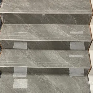 Azulejos <span class=keywords><strong>de</strong></span> cerámica <span class=keywords><strong>de</strong></span> porcelana <span class=keywords><strong>de</strong></span> mármol <span class=keywords><strong>de</strong></span> Carrara blanco <span class=keywords><strong>de</strong></span> 1200mm <span class=keywords><strong>de</strong></span> lujo <span class=keywords><strong>para</strong></span> escalones, pisos, <span class=keywords><strong>paredes</strong></span>, uso exterior e interior, precio - Product Image 2