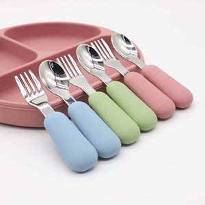 Ensemble de <span class=keywords><strong>couverts</strong></span> pour <span class=keywords><strong>bébé</strong></span> personnalisés avec logo et couleur, cuillères et fourchettes en silicone, vaisselle pour nourrissons, ensemble de <span class=keywords><strong>couverts</strong></span> avec manche en acier inoxydable - Product Image 2