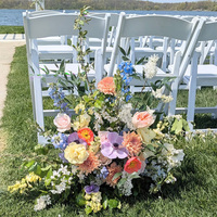 Nouvel Arrivage – Chemin de table rose vif avec fleurs de couleur caramel, hydrangeas et roses au toucher réel, et rangée de fleurs d'eucalyptus pour allée florale