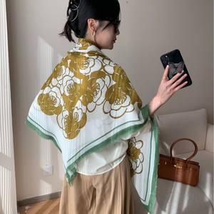 أوشحة فسكوز كبيرة ناعمة ممتازة للنساء وشاح قطني مطبوع بالزهور بتصميم مربع وشاح شاطئي مربع - Product Image 3