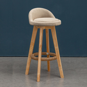 Sgabello da Bar Alto Girevole di Lusso <span class=keywords><strong>in</strong></span> Pelle con Borchie, Stile Nordico Antico, Moderno ed Economico, Struttura <span class=keywords><strong>in</strong></span> <span class=keywords><strong>Legno</strong></span>, <span class=keywords><strong>per</strong></span> <span class=keywords><strong>Cucina</strong></span> e Casa - Product Image 4