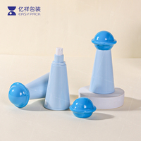 Flacons cosmétiques en plastique au design unique et personnalisé, flacons de lotion mignons, contenants pour sérum pour le visage, avec bouchon planète pour l'emballage