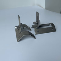 Kit de fixation solaire pour toiture métallique sur mesure OEM ODM, support de montage PV avec vis et patins pour toitures trapézoïdales