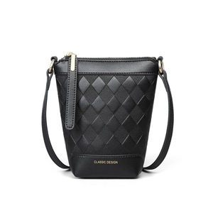 Bolso cruzado de cuero de grano completo para mujer OEM – Diseño acolchado Black Diamond |   Logotipo/Color/Empaque Personalizados |   Directo de Fábrica - Product Image 1