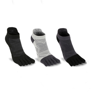 Vente en gros Chaussettes de randonnée pour marathon à 5 orteils Chaussettes Coolmax à séchage rapide Chaussettes de sport décontractées absorbant la sueur pour hommes - Product Image 3