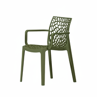 Chaise empilable en plastique à prix de gros OEM/ODM, design creux, pour café extérieur et jardin