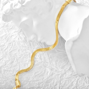 Elegante Brazalete Unisex Minimalista Geométrico de Aleación de Cobre Chapado en Oro PVD de 18k, Cadena de Joyería de Latón de Moda para Aniversario - Product Image 2