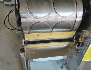 מסחרי יצרנית פנקייק באופן מלא אוטומטי טורטיה צ 'פאטי תעשייתי ביצוע מכונת פאי קרום מכונת הקש מיני יצרנית פנקייק