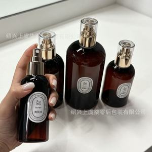 Botellas de spray de plástico Shengjie Packaging de 50ml 100ml 200ml 300ml con baño de oro para tóner, cuidado del cabello, recargables - Product Image 1