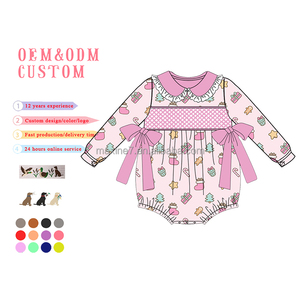 Tutina a Palloncino Natalizia da Bambina Personalizzata con Ricamo, Punto Smock, Colletto alla Peter Pan e Fiocco - Product Image 4