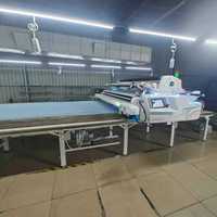 Machine d'étalement automatique pour tissus tissés, tricotés et non tissés, y compris interlock, toile et denim