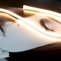 Peinture murale LED moderne de portrait de femme, impressions décoratives en noir et blanc avec cristaux, style tendance pour le salon