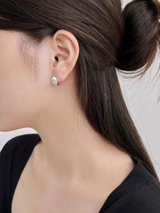 Boucles d'oreilles clipsables en forme de U, design personnalisé minimaliste pour femmes, en argent S925 rhodié, plaqué or 18 carats, fil métallique - Product Image 4