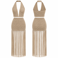 Ensemble deux pièces en polyester tricoté effet crochet pour femme, avec haut dos nu et bas taille haute à franges longues, idéal pour les vacances