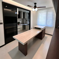 Îlot de cuisine avec comptoir en granit de style mi-siècle et bar intégré, design multifonctionnel pour usage domestique