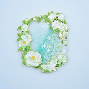 Badge nominatif personnalisé en laiton, motif dessin animé, émaillé, moulé sous pression, avec emballage cadeau pour mariages, anniversaires et remises de diplômes - Product Image 4