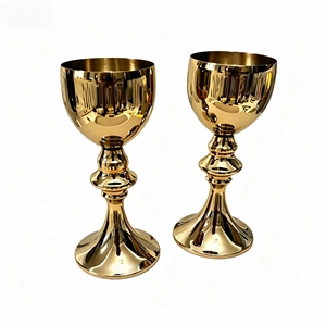 Calice Design Classique Plaqué Or pour Culte Domestique et Fournitures d'Église - Product Image 1
