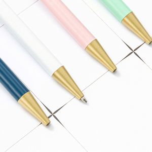 Bolígrafos Personalizados de Metal Dorado Resistentes con Serigrafía, Tinta Negra Suave de 0.7mm, Escritura Elegante para Regalos para Hombres y Mujeres - Product Image 3