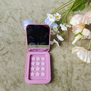 おしゃれなニキビスポットトリートメントパッチ ハイドロコロイド 4枚入り 星型 全肌質対応 3年間使用可能 ティーン向け - Product Image 1