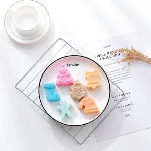 Vente chaude Moules en silicone pour gâteaux au chocolat et à la gelée de Noël Forme de Père Noël Bonhomme de neige pour la décoration de gâteaux - Product Image 2