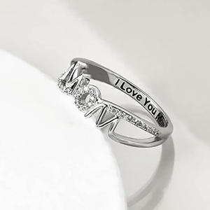Anello con Lettera 'Mom' in Zircone per Donne, Elegante Regalo per la Festa della Mamma, Gioiello alla Moda 'I Love Mom' - Product Image 3