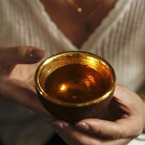 Tasse à thé ronde en racine de bambou plaquée or, faite à la main, pour la cérémonie du thé de l'après-midi, origine Anji - Product Image 1