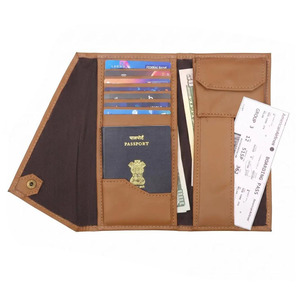 Portefeuille organisateur de documents de <span class=keywords><strong>voyage</strong></span> pour passeports, idéal pour les voyages <span class=keywords><strong>en</strong></span> <span class=keywords><strong>famille</strong></span>, avec 2 emplacements pour passeports, poches pour pièces de monnaie et billets, et carte du monde <span class=keywords><strong>en</strong></span> relief - Product Image 1