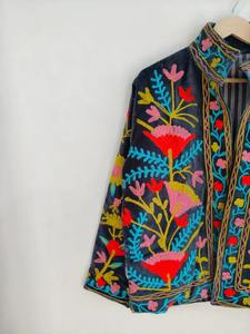 Veste bomber classique en velours Suzani style bohème, broderie florale, réversible, respirante, écologique, prête pour l'hiver - Product Image 5