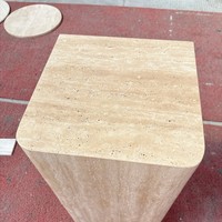 Table basse en travertin naturel de luxe, carrée, beige, moderne et minimaliste pour salon, hôtel