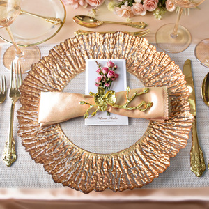Juego de Platos de Vidrio con Borde Dorado al por Mayor, Platos Base de Vidrio Transparente con Diseño Floral Irregular para Banquetes de Boda - Product Image 4