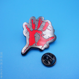 Insignia de metal esmaltado con diseño 3D de mariposa de forma irregular, color níquel negro, para suministro de sangre, diseño fresco - Product Image 3