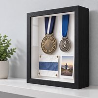 Cadre de présentation de luxe en bois carbonisé avec design profond pour bouquets de mariage, médailles, photos et souvenirs