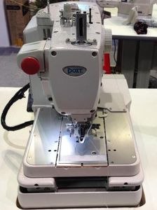 Machine à coudre industrielle neuve DT9820 à point noué, plate, manuelle, à une aiguille, avec moteur, haute vitesse, pour boutonnières et œillets - Product Image 2