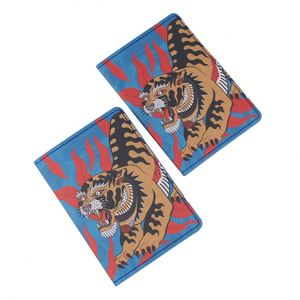 Funda de Pasaporte de Piel Sintética para Mujer, Impermeable, Duradera, Antirrobo, con Cadena Decorativa, Logotipo Personalizado - Product Image 6