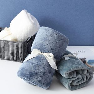 Manta de Lana Tejida Personalizada - Manta de Franela de Lujo para Uso en las Cuatro Estaciones en el Sofá y la Cama - Product Image 6