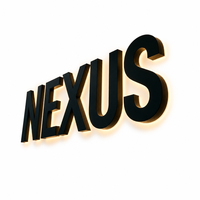 Enseigne murale personnalisée NEXUS 3D en lettres noires avec halo LED doré rétroéclairé