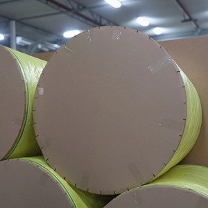 Papel Recubierto de Resina Amarilla de Alta Calidad con Excelente Rendimiento en Condiciones Climáticas Adversas - Product Image 5